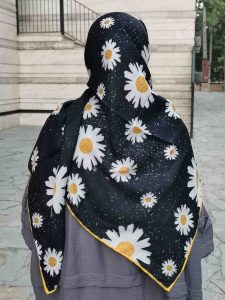 روسری طرح بابونه