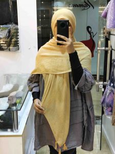 روسری نخ پلیسه