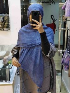 روسری نخ پلیسه