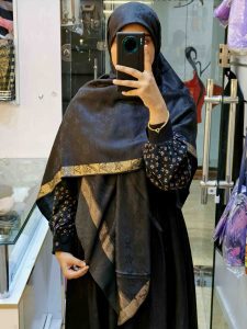 روسری مشکی طلایی