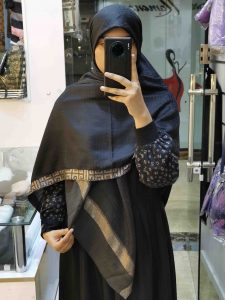 روسری مشکی طلایی