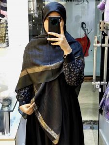 روسری مشکی طلایی