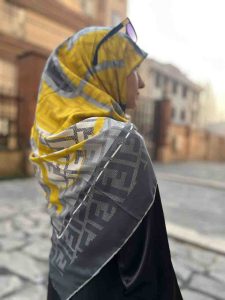 روسری ابریشم فندی