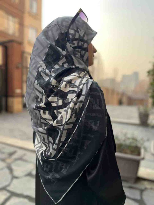 روسری ابریشم فندی