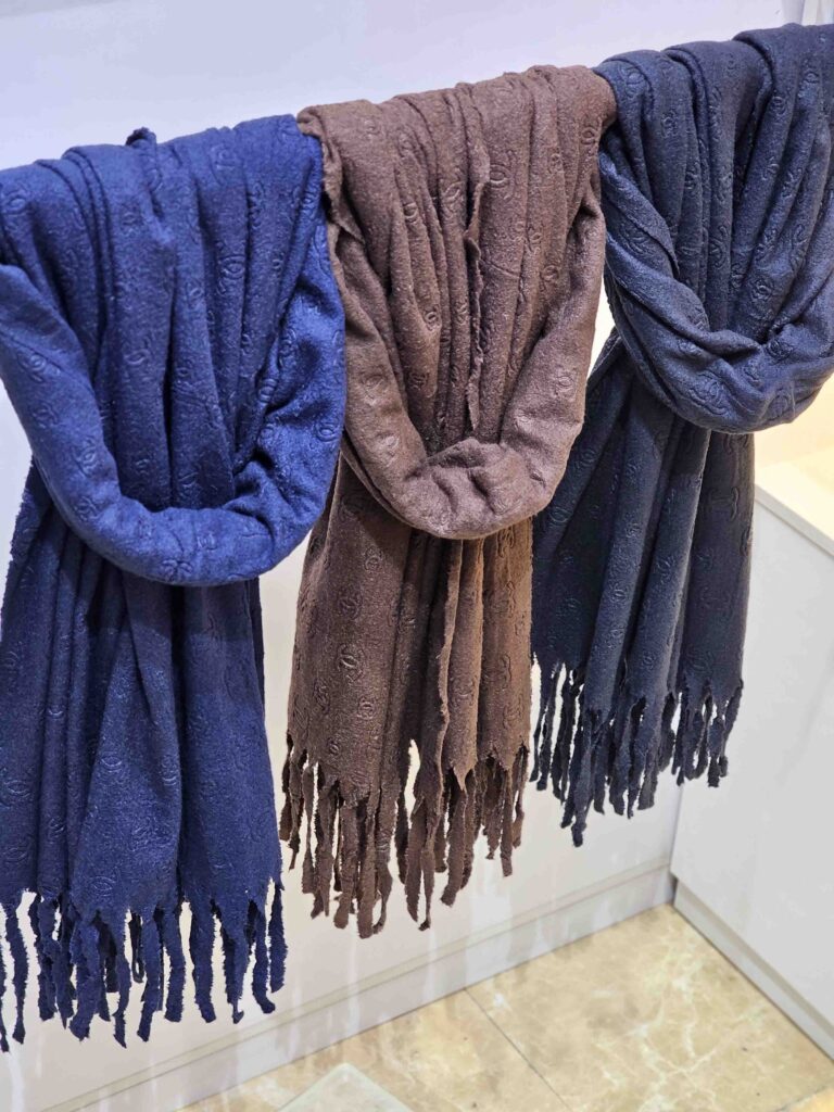 شال پاییزه حوله ای