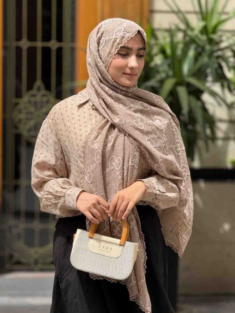 شال گوچی حاشیه دانتل